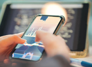 Investor sledující transparentní postup výběru a převodu finančních prostředků